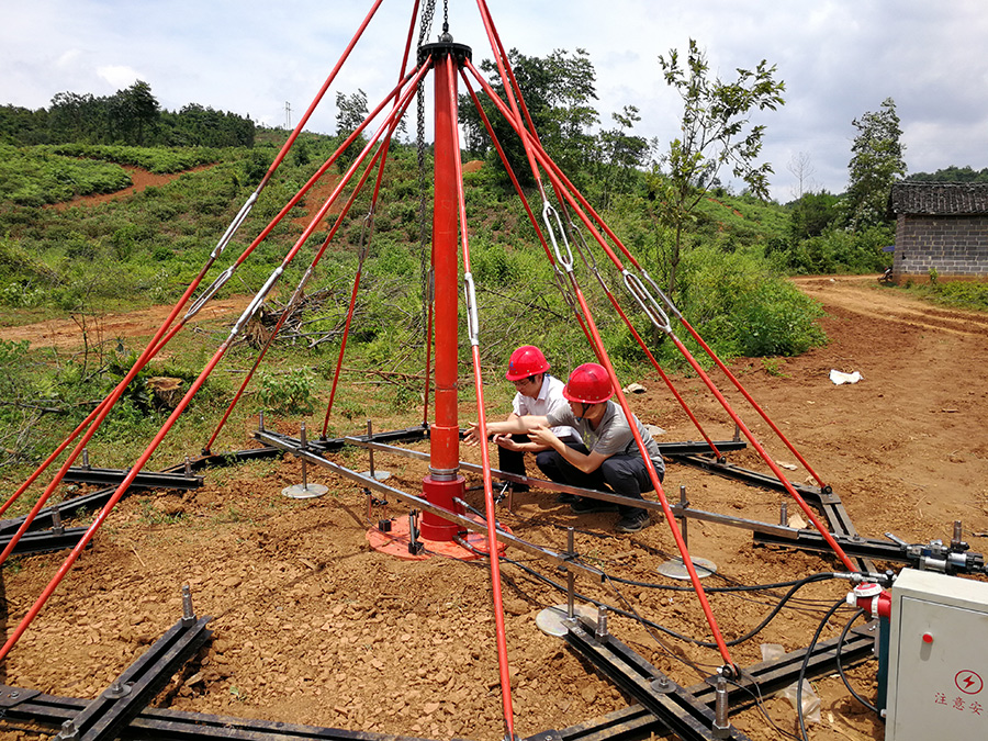 20230901782532.jpg 2、現(xiàn)場(chǎng)平板載荷試驗(yàn).jpg